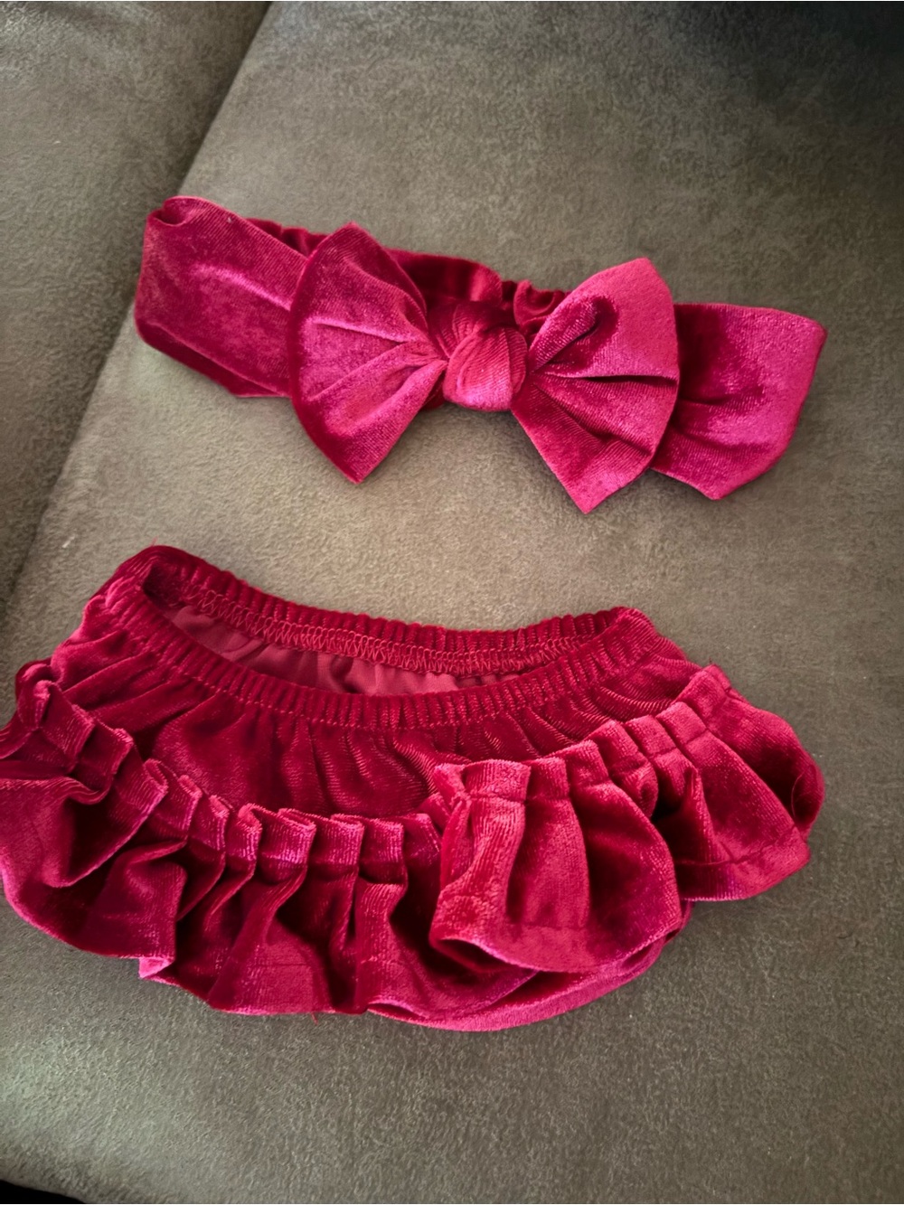 NWT Marie Nicole Velvet Ruffle Bloomers with Matching Bow Headband 0-3 months